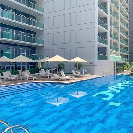 New Luxury Modern Canal View. Dubai Exterior foto