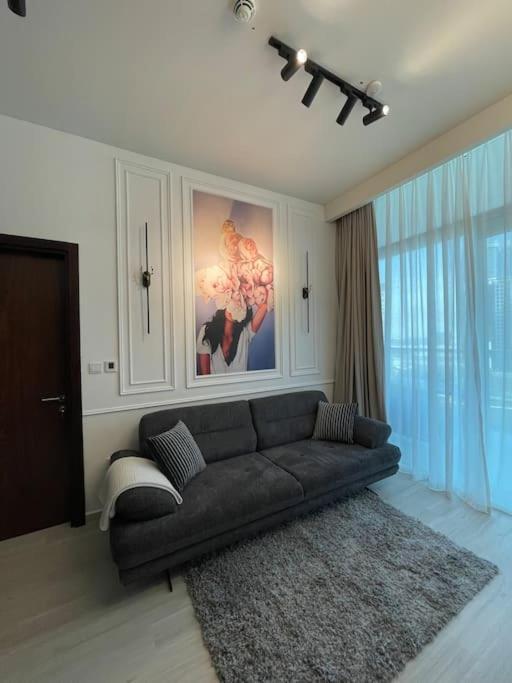 New Luxury Modern Canal View. Dubai Exterior foto