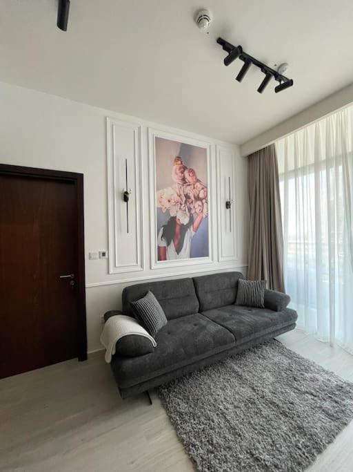New Luxury Modern Canal View. Dubai Exterior foto