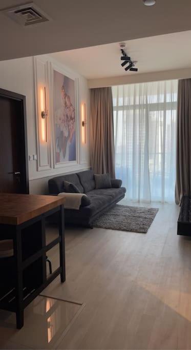 New Luxury Modern Canal View. Dubai Exterior foto