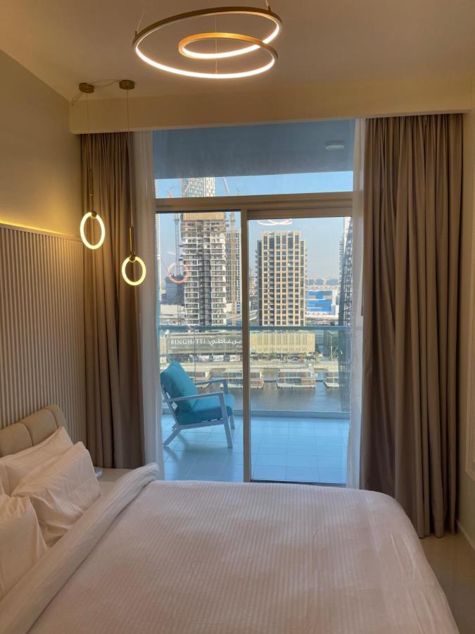 New Luxury Modern Canal View. Dubai Exterior foto